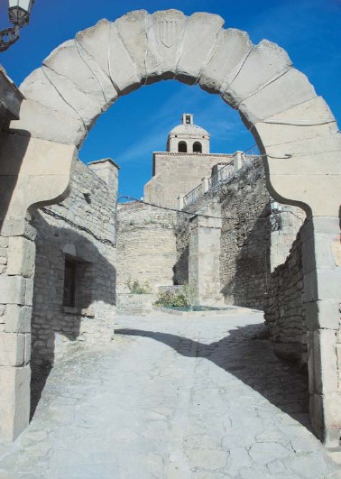 Antigua entrada sur del castillo real de Pintano